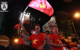 [ẢNH] Đường phố Hà Nội đỏ rực sau chiến thắng của Olympic Việt Nam tại ASIAD 2018